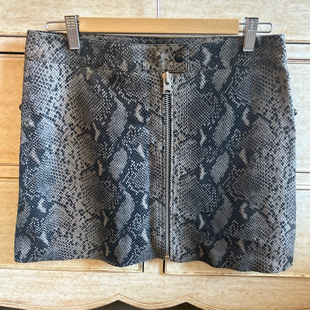 Snake-Print Zip Front Mini Skirt - Gray